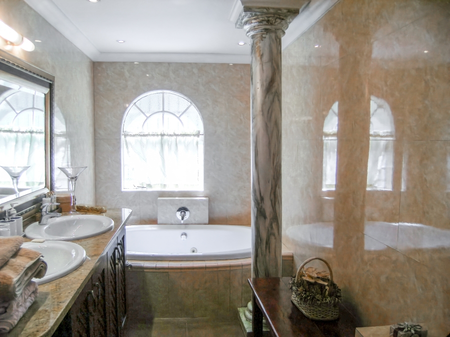 5 Bedroom Property for Sale in Old Place Western Cape